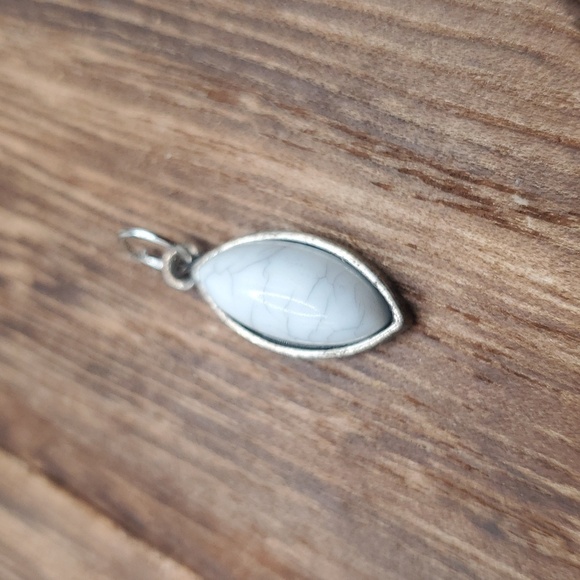 Sterling howlite native drop pendant - Picture 1 of 2